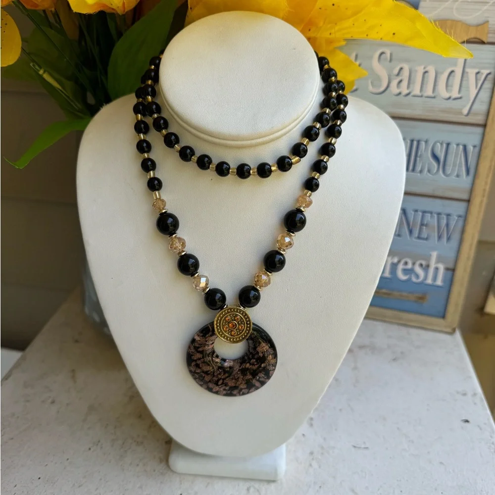 BLACK GLASS BOHO NECKLACE